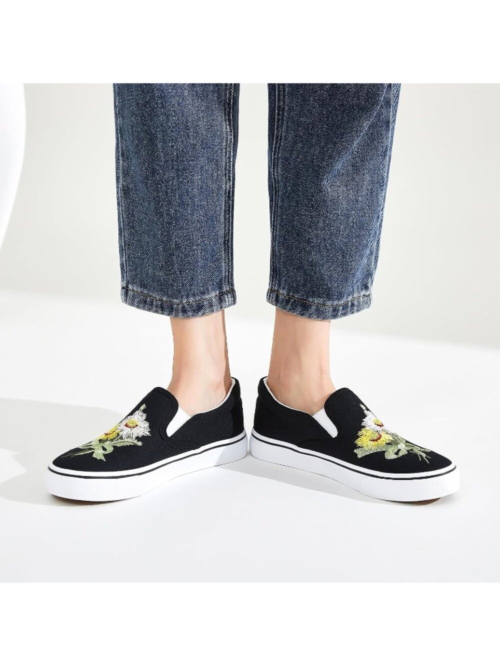 Women's Black Embroidery Flower Comfortable Low Top Slip on Loafer Sneaker Shoes - Picture 3 of 6